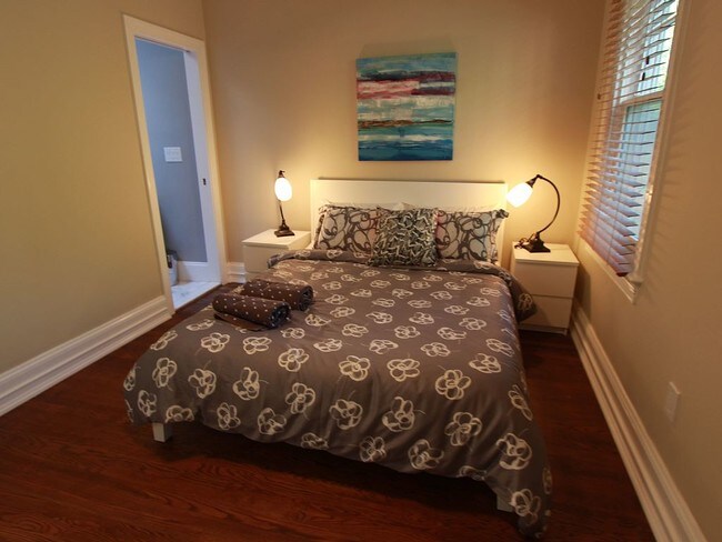 Foto del edificio - 2650 Woodley Pl NW