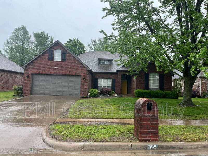 Foto principal - 305 N Aster Pl