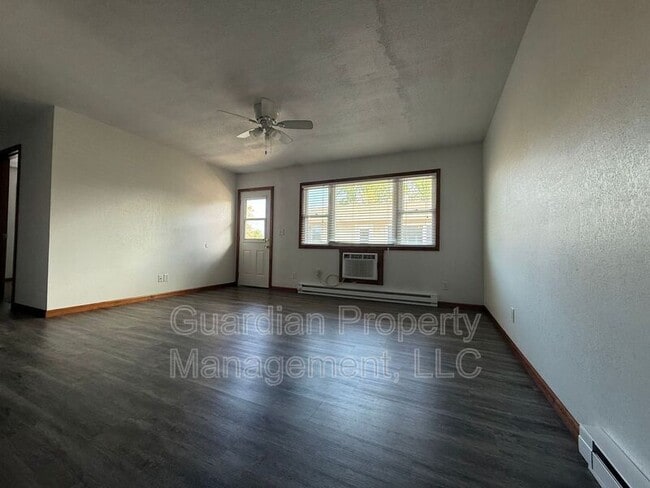 Building Photo - 1135 1/2 N College Dr