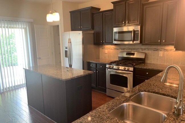 Cocina grande - 7875 Allscott Way