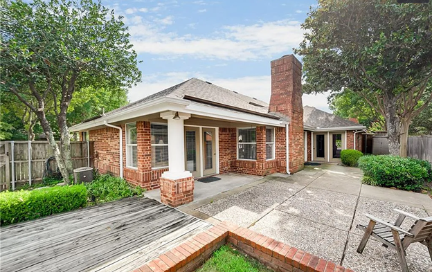 Foto del edificio - 9809 Lakewood Ct