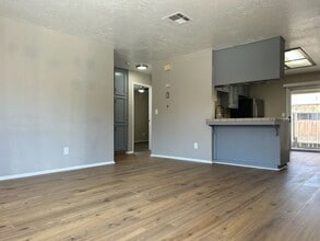 Building Photo - 1001 W Perdew Ave