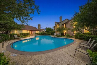 Building Photo - 2120 El Paseo St