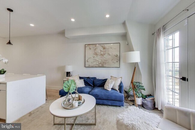 Building Photo - 1011 18th St NE