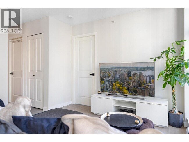 Photo du bâtiment - 1295 Richards St