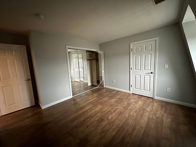 Foto del edificio - 166 Village St