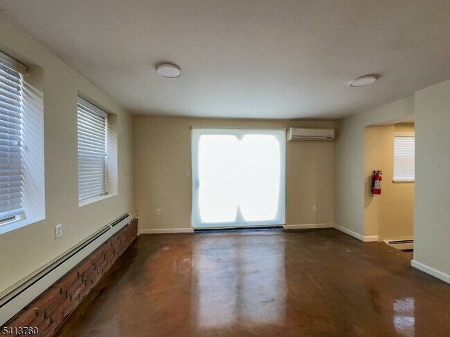 Foto del edificio - 214 Woodcliff Ave