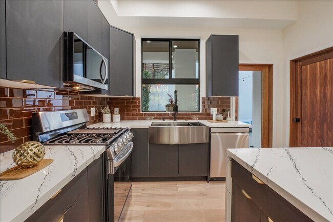 Foto del edificio - 4509 Jessica Dr