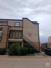 Building Photo - 3022 Forest Ln
