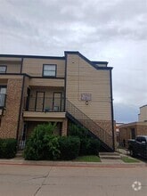 Building Photo - 3022 Forest Ln