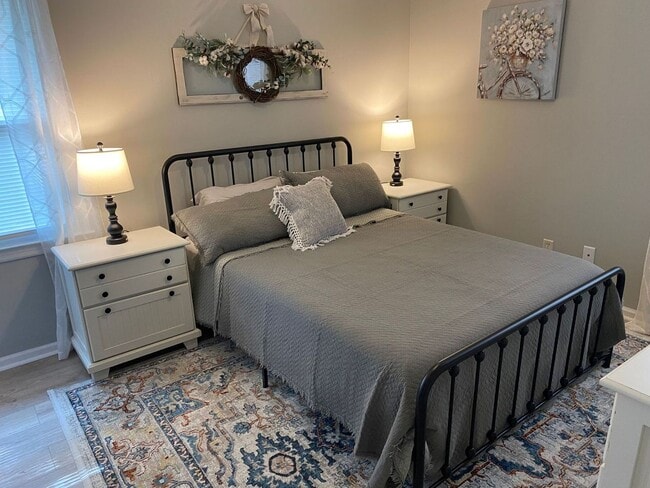 Foto del edificio - l2432 Largo Drive- furnished
