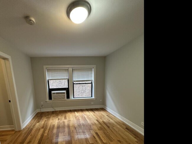 Foto del edificio - 0 bedroom in Chicago IL 60614