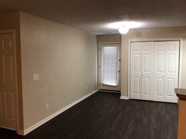 Building Photo - 7 Holly Springs Cir