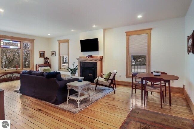 Foto del edificio - 120 S Waukazoo St