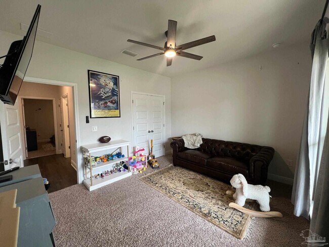 Foto del edificio - 8026 Burnside Lp