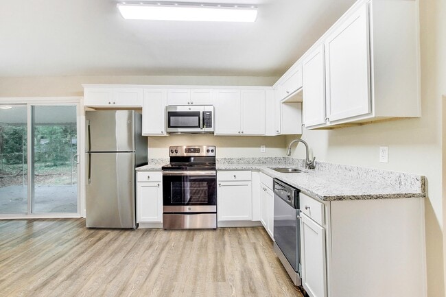 Building Photo - 3559 Sherbrooke Way SW