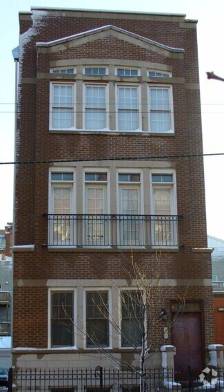 Building Photo - 1321 W Belmont Ave