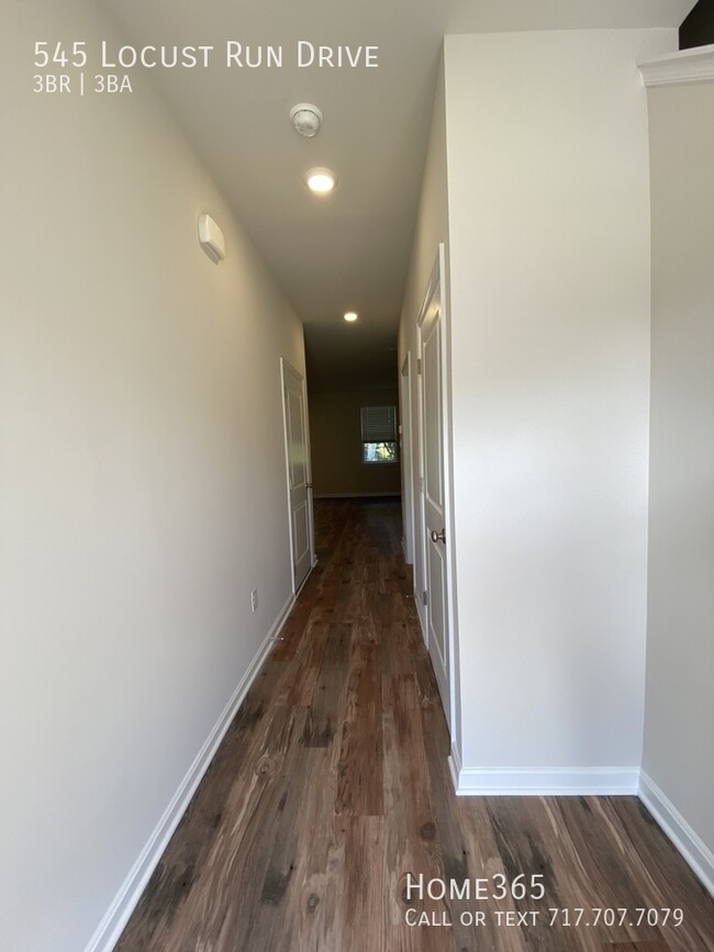 Foto del edificio - Brand New Townhouses on Locust Run Drive! ...