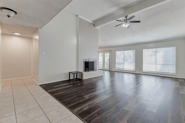Foto del edificio - 1018 Rock Canyon Dr
