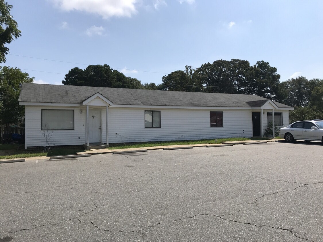 Primary Photo - Single Family Standridge manor
