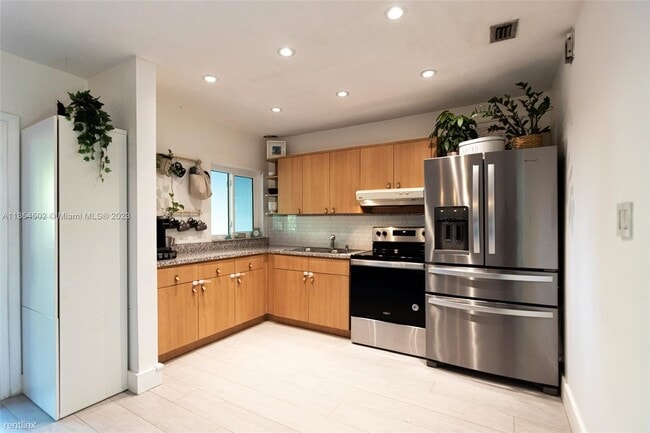 Building Photo - 4 br, 3 bath House - 3801 SW 60th Ave