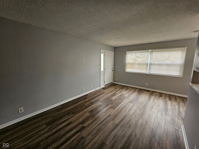 Foto del edificio - 6476 Lupine Terrace