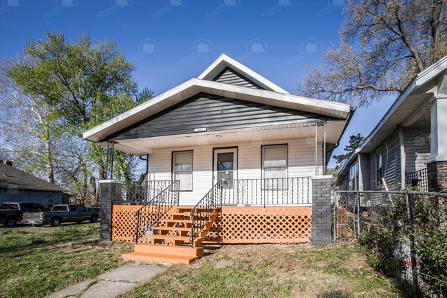 Building Photo - Come and see this GORGEOUS home!