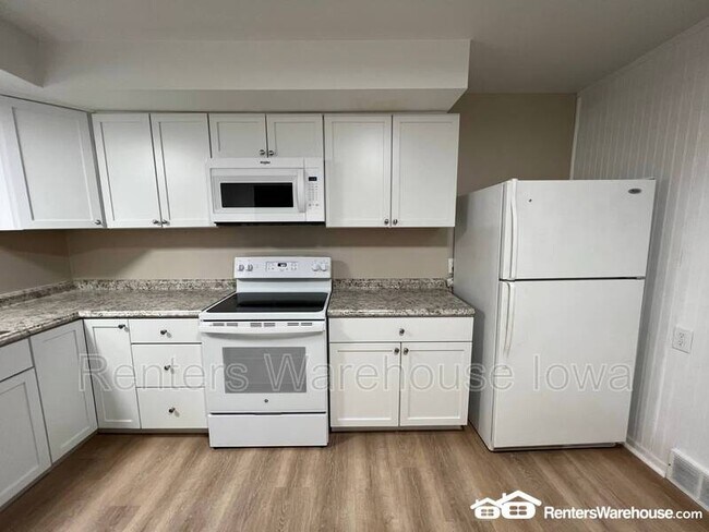 Building Photo - 8141 Villa Dr
