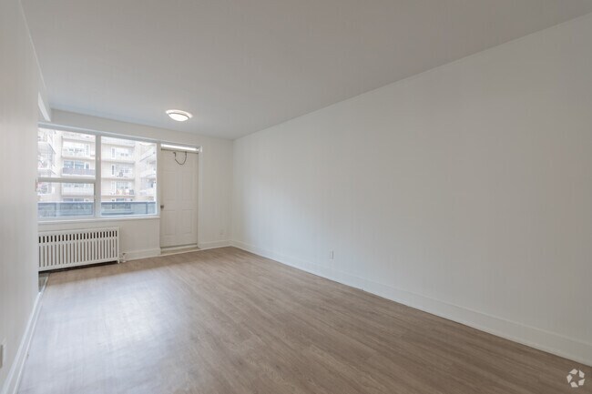 CACHET - 455 pi² - Salon - 100 Cosburn Ave