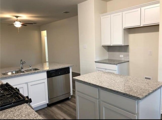 Building Photo - 4002 Bighorn Dr