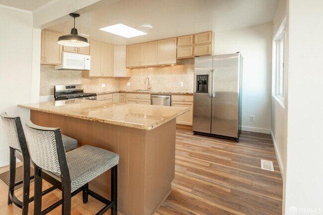 Building Photo - 316 Bridgeview Dr