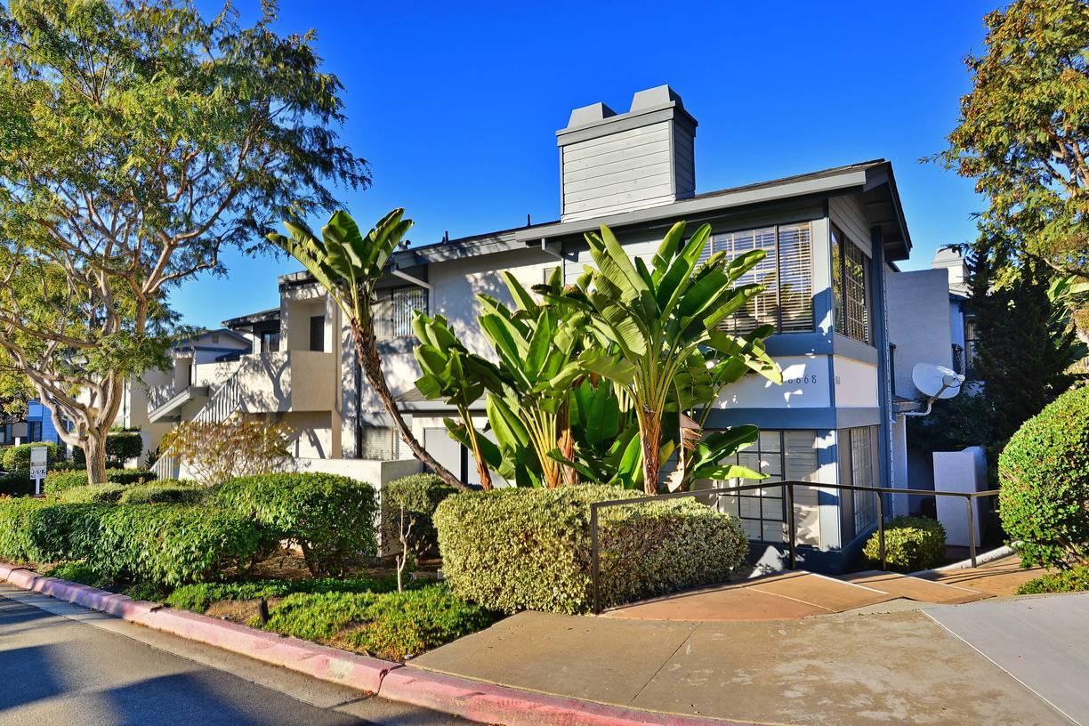 Foto principal - 8868 Regents Rd