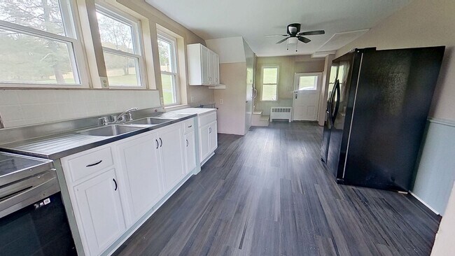 Foto del edificio - Single Family Farm House