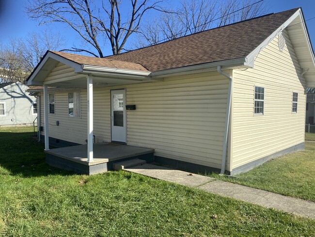 Front Porch - 104 1st St