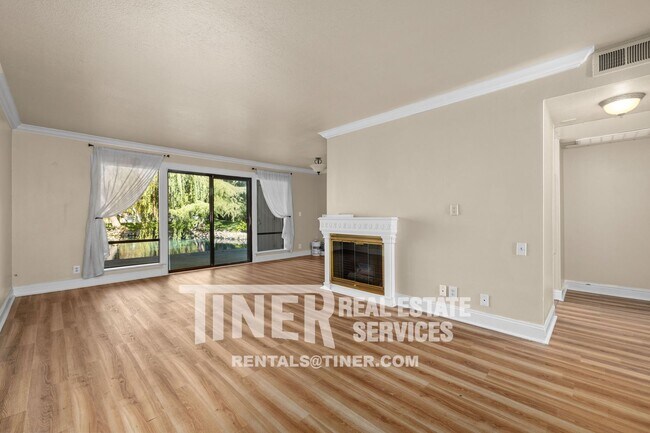 Building Photo - 2494 Larkspur Ln
