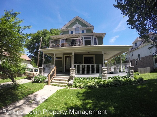 Building Photo - 2613 Bryant Ave S