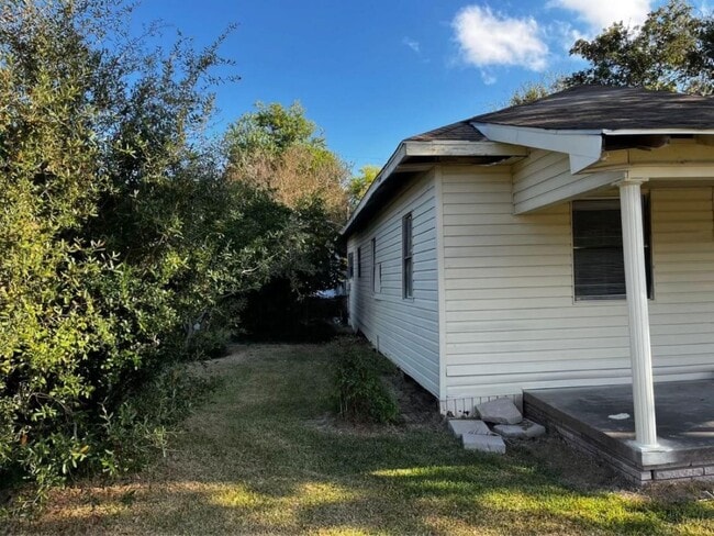 Foto del edificio - 1648 W Rev Dr Ransom Howard St