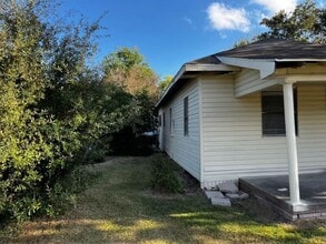 Building Photo - 1648 W Rev Dr Ransom Howard St