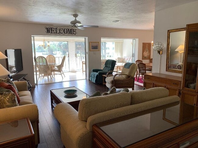 Foto del edificio - 1739 Golf Club Dr