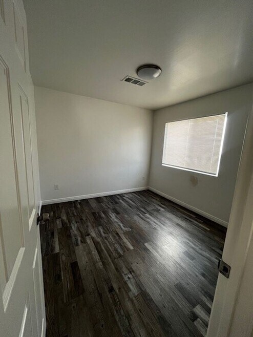 Monterey St (93305)