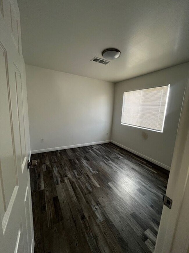 Foto del edificio - Monterey St (93305)