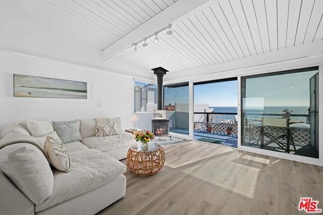 Foto del edificio - 25154 Malibu Rd