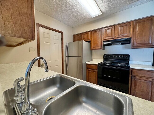 Building Photo - 6223 Sandlin Ave