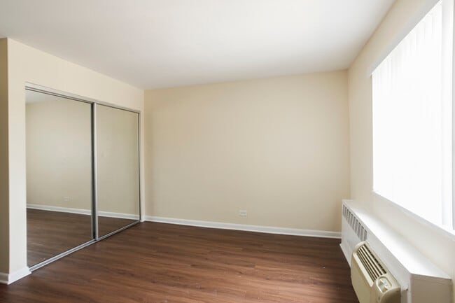 8548.Skokie.H2-6 - Garden House Apartments