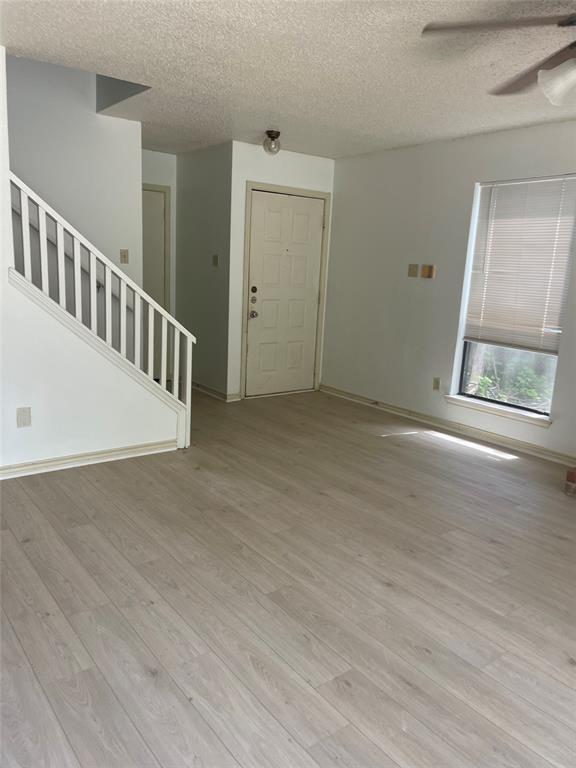 Foto del edificio - 6610 Windrift Way