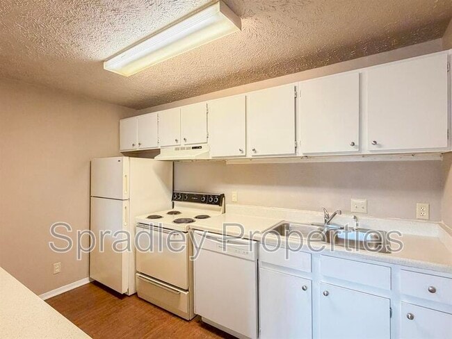 Building Photo - 608 John Paul Jones Dr