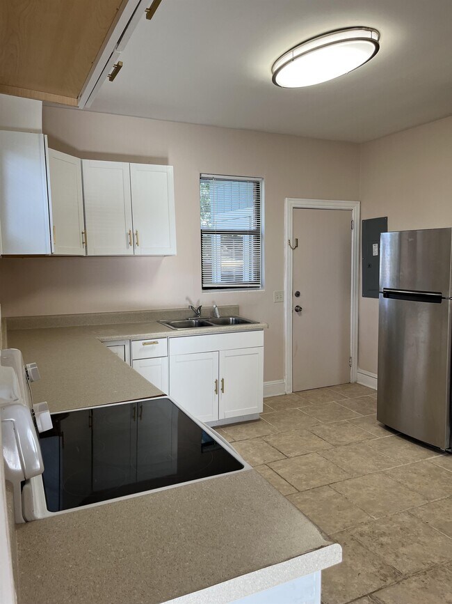 Foto del edificio - 5105 Hollycrest Dr
