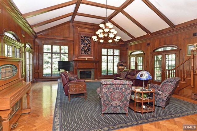 Building Photo - 2 Toboggan Ridge