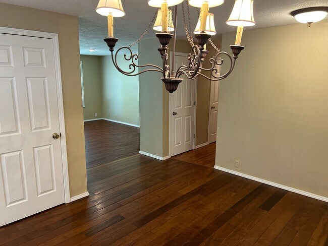 Foto del edificio - 3 Bedroom, 2 Bath House in Dundee- Great L...