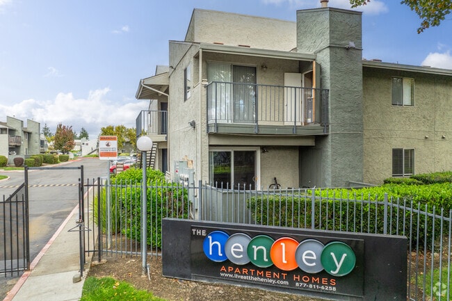 Entrada - The Henley